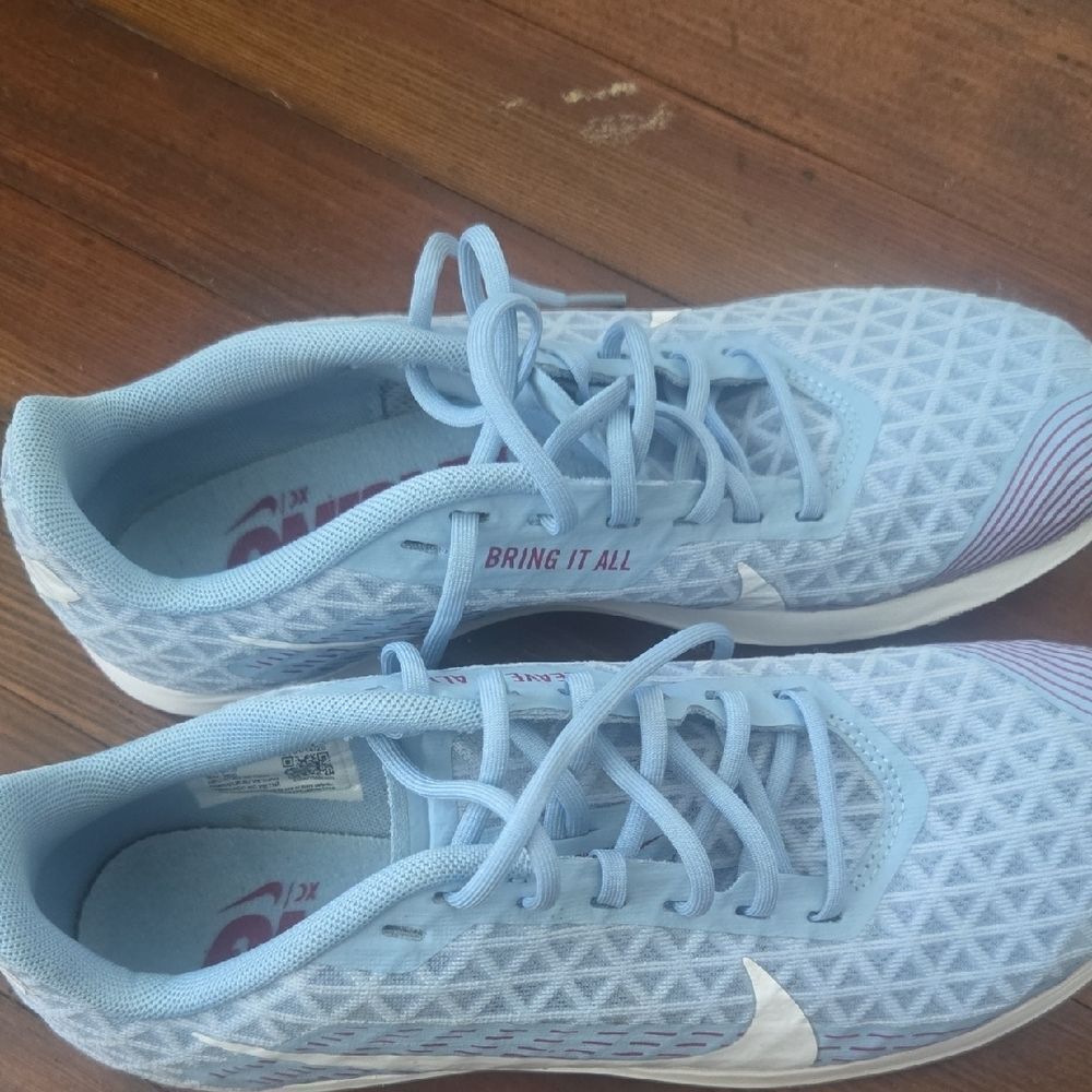 Nike Blue and White Athletic Shoes Lightweight Mesh Design - Picture 3 of 4